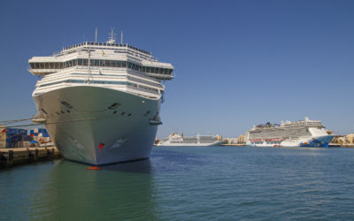 Más de ocho mil personas, entre pasajeros y tripulación, han llegado hoy al Puerto de Cádiz en 5 cruceros