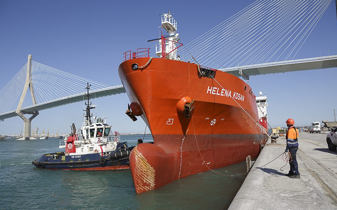 Graneles, avituallamiento y cruceros, al frente del crecimiento del tráfico portuario en el primer cuatrimestre del año