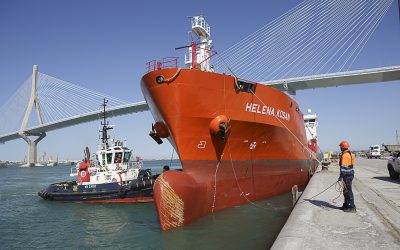 Graneles, avituallamiento y cruceros, al frente del crecimiento del tráfico portuario en el primer cuatrimestre del año