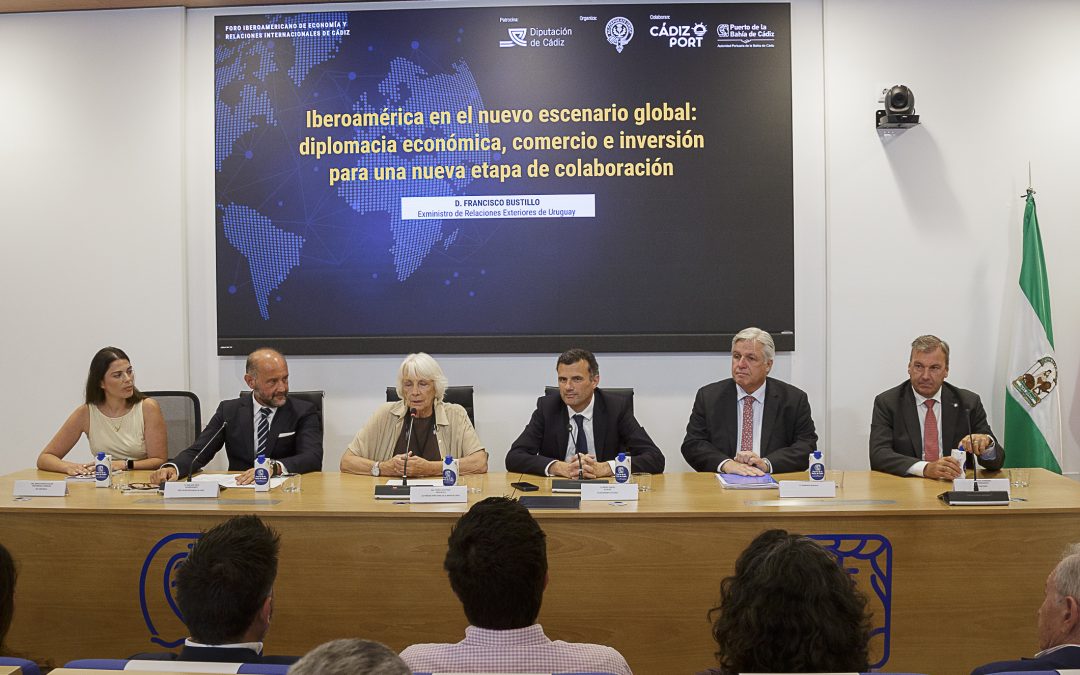 Francisco Bustillo inaugura en la Autoridad Portuaria el I Foro Iberoamericano de Economía y Relaciones Internacionales de Cádiz